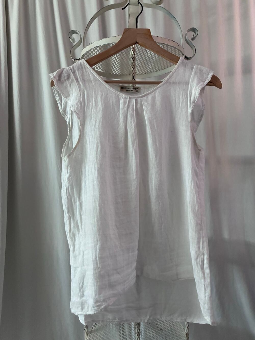 Terzo Millenio Blouse White Linen Flutter Sleeves Pleated Scoop Neckline size M